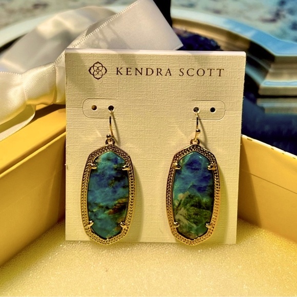 NWT Kendra Scott Elle Earrings Apatite & Yellow Gold Retired VERY RARE Stunning! - Picture 7 of 7